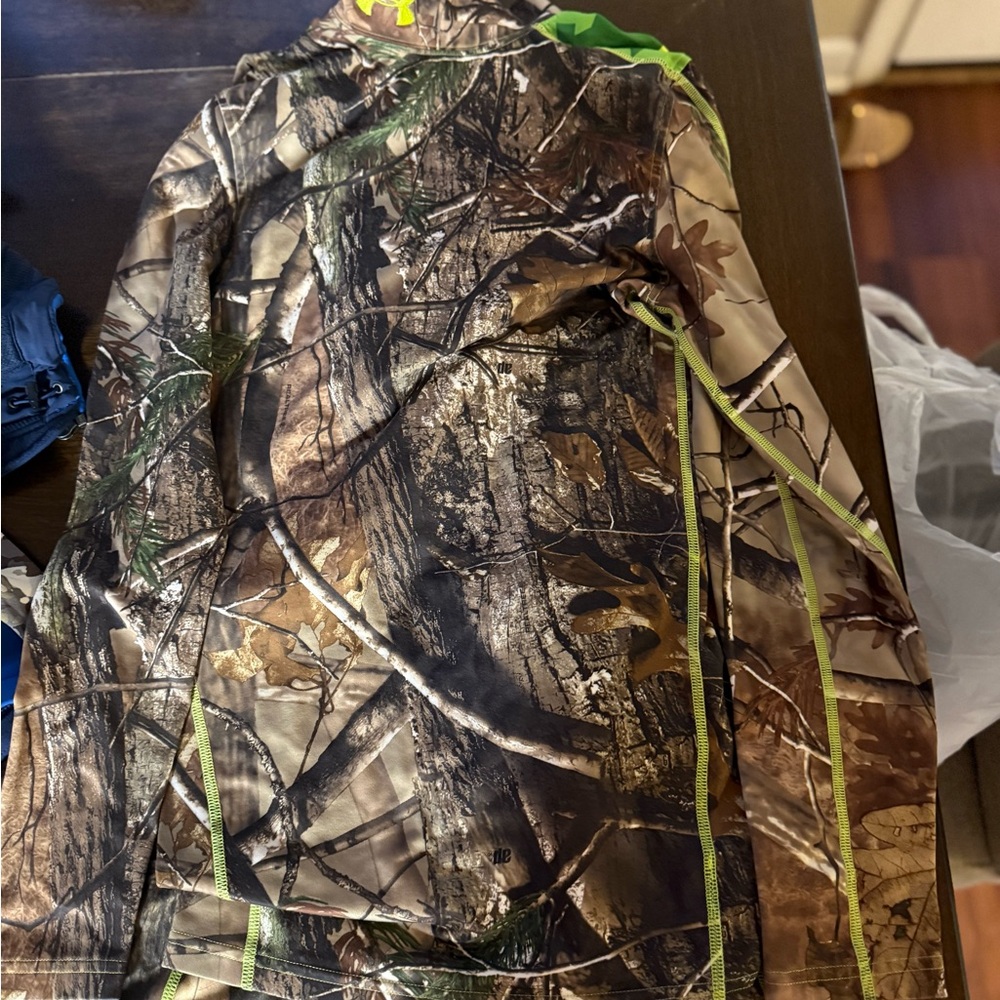 Under Armour Men's Camo cold gear with Green Trim layer warm